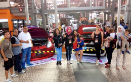 Jokowi Sambangi Booth Komunitas Perempuan di Tumplek Blek 2018