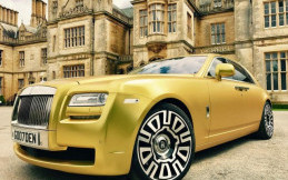 Rolls Royce Ghost Berlapis Emas Dibayar dengan Bitcoin