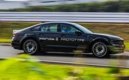 Honda Saloon Menjelma Menjadi Mobil Listrik Berdesain Futuristik dengan Baterai Super Tipis