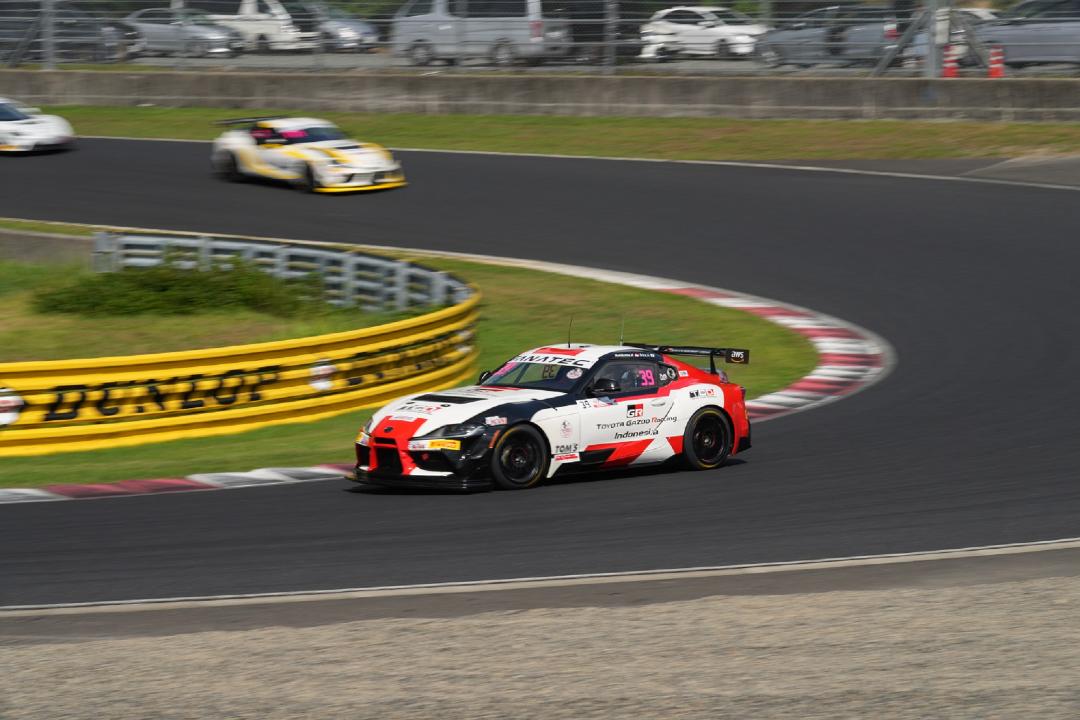 Podium GT4 Jadi Hadiah untuk Tim Balap Toyota di Hari Kemerdekaan Indonesia