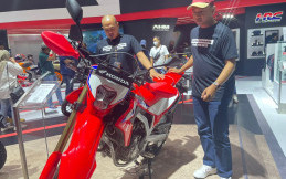 Komunitas Honda CRF Bandung dan CB150X Depok Raya Geruduk Booth AHM di IIMS 2023