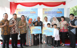  Daihatsu Bagi-bagi Mobil untuk Pelanggan di Samarinda