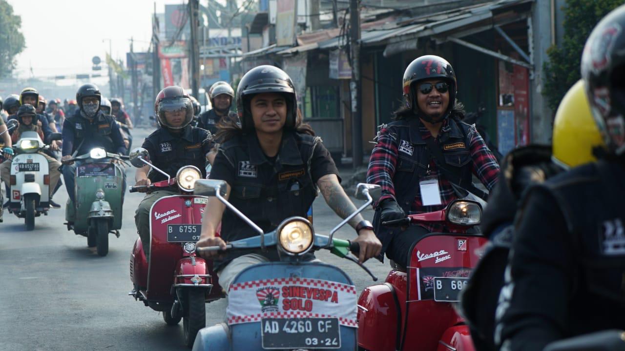 Ultah Komunitas Vespa Ini Dipenuhi Atraksi Freestyle