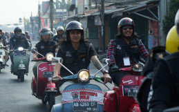 Ultah Komunitas Vespa Ini Dipenuhi Atraksi Freestyle