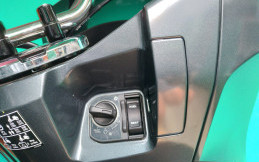 Cara Buka Bagasi Honda PCX Dan Yamaha Nmax Secara Manual