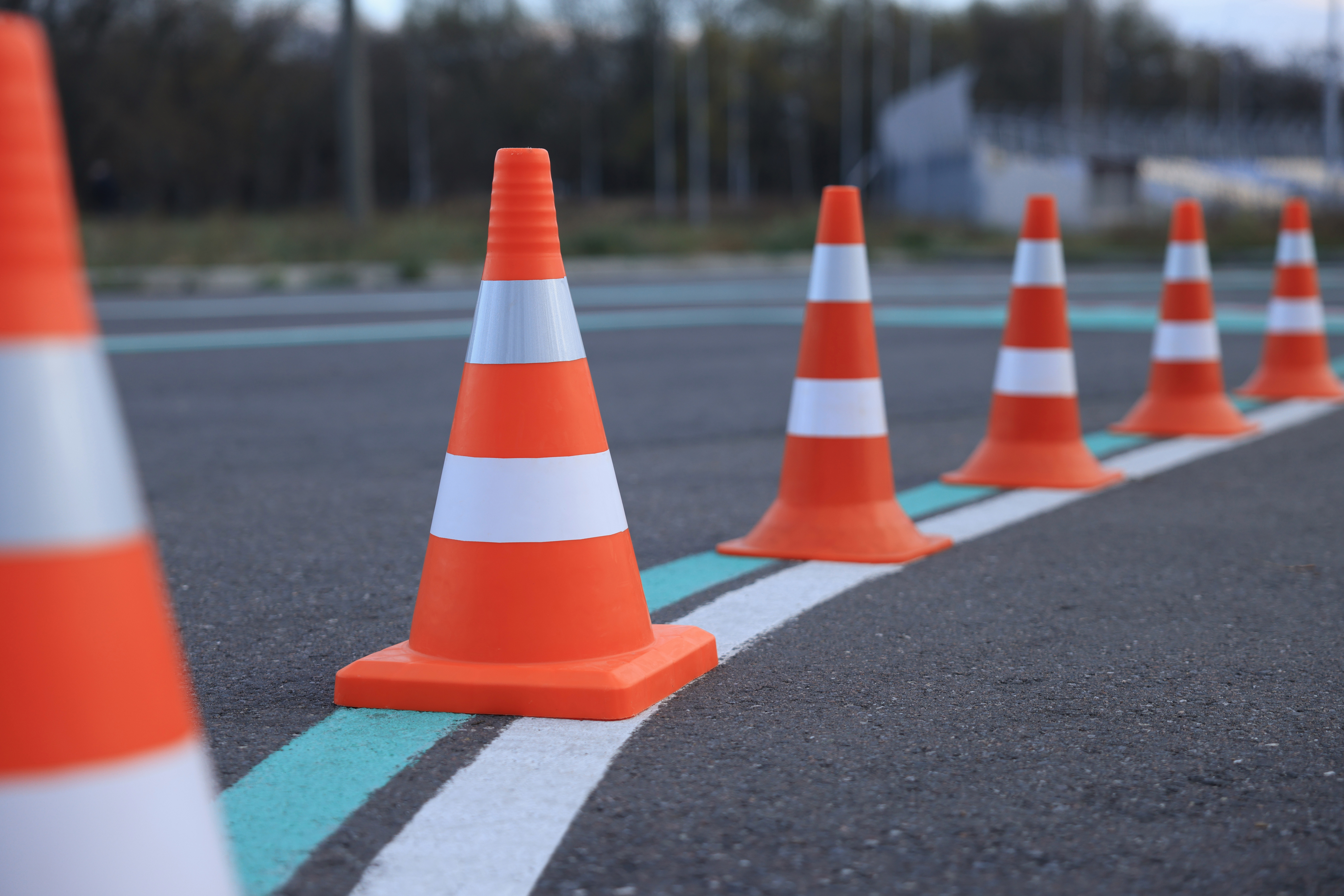 Traffic Cone Bukan Sekadar Pembatas, Ini Fungsi Penting yang Perlu Diketahui