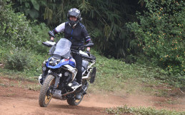 Hanya untuk Petualang, BMW R 1300 GS Trophy by ERI Hadir Terbatas di Indonesia