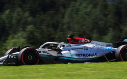 Mercedes-AMG jadi Tim Motorsport Pertama Investasi Bahan Bakar Penerbangan Net Zero