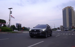 Test Drive Toyota Corolla Cross Hybrid - SUV Rasa Sedan