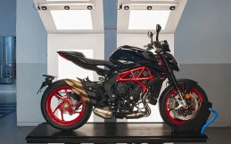 MV Agusta Rilis Brutale 800 Nero Carbonio, Garang di Atas Aspal