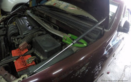Mendongkrak Tampilan Kap Mesin dengan Engine Hood Damper
