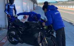 Yamaha YZR M1 Bermesin V4 Tengah Lakukan Pengujian di Sirkuit Ricardo Tomo