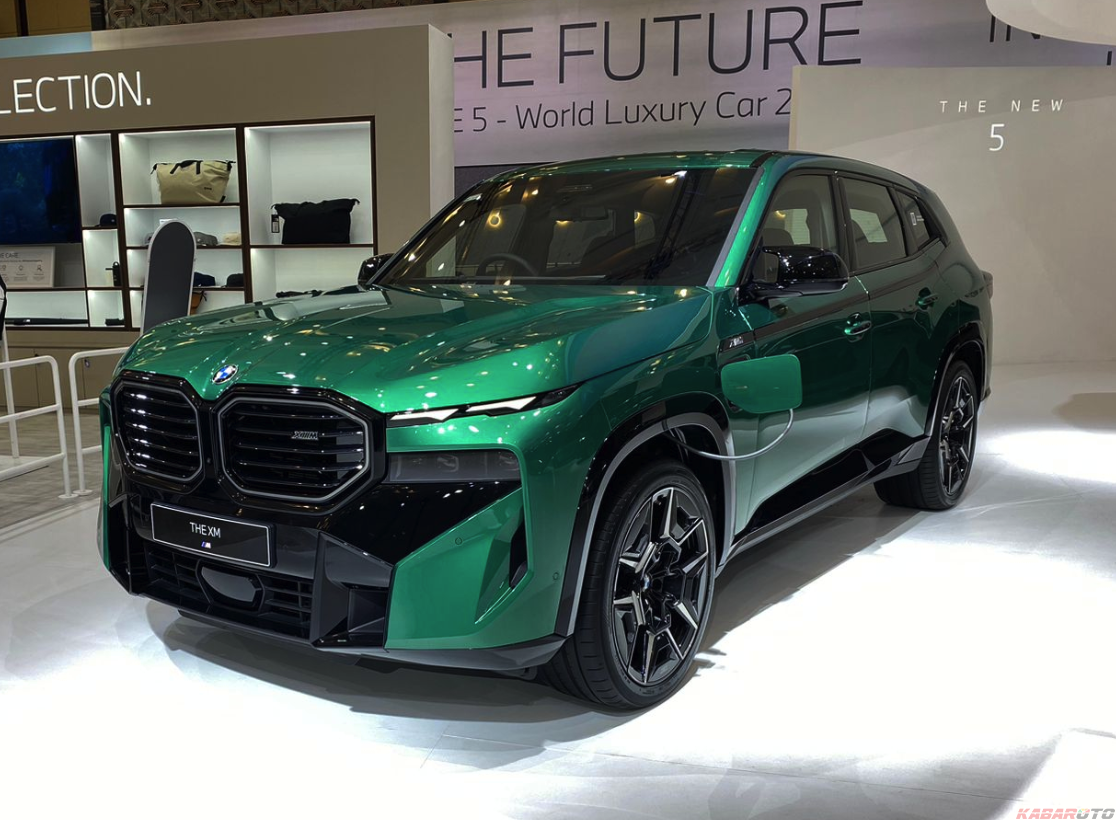 BMW XM 50e pertama diluncurkan pada GIIAS 2024, PHEV irit di Indonesia, KabarOto