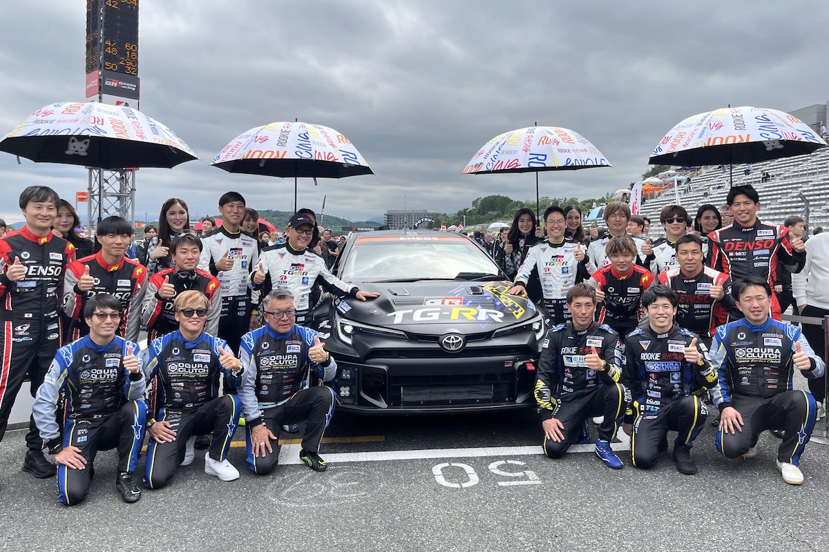 Daisuke Toyoda dan Akio Toyoda mengendarai Toyota GR Corolla H2 Concept nomor #32