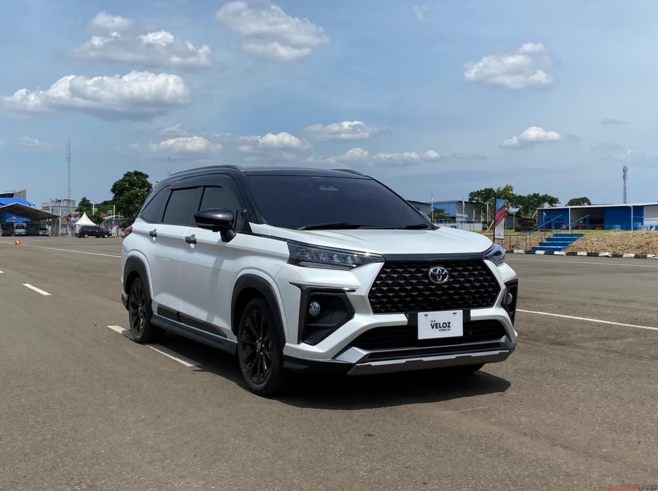 Impresi Pertama Berkendara Toyota Veloz Hybrid