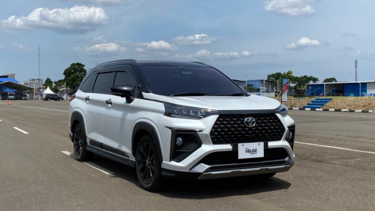 Impresi Pertama Berkendara Toyota Veloz Hybrid