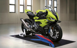BMW M 1000 RR Edisi Perayaan 50 Tahun 