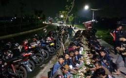 Diskusi Keselamatan Berkendara Family Anak Jalanan Sambil Ngeliwet Bareng