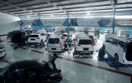 Sebelum Mudik Lebaran, Bisa Cek Kaki-kaki Mobil Pakai Scissor Lift dan Shaking Machine