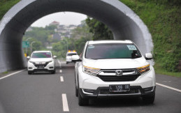 Tim Honda CR-V Turbo Jelajah Nusantara Jajal Tol Baru Bareng Jokowi