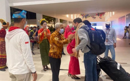 Ada Pembalap Moto3 Wanita di Rombongan yang Tiba di Lombok Semalam, Siapa Ya?