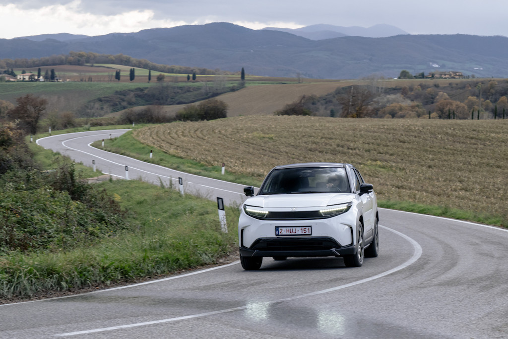 Toyota Urban Cruiser Kini Punya Daya Jelajah hingga 426 KM