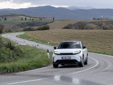 Toyota Urban Cruiser Kini Punya Daya Jelajah hingga 426 KM