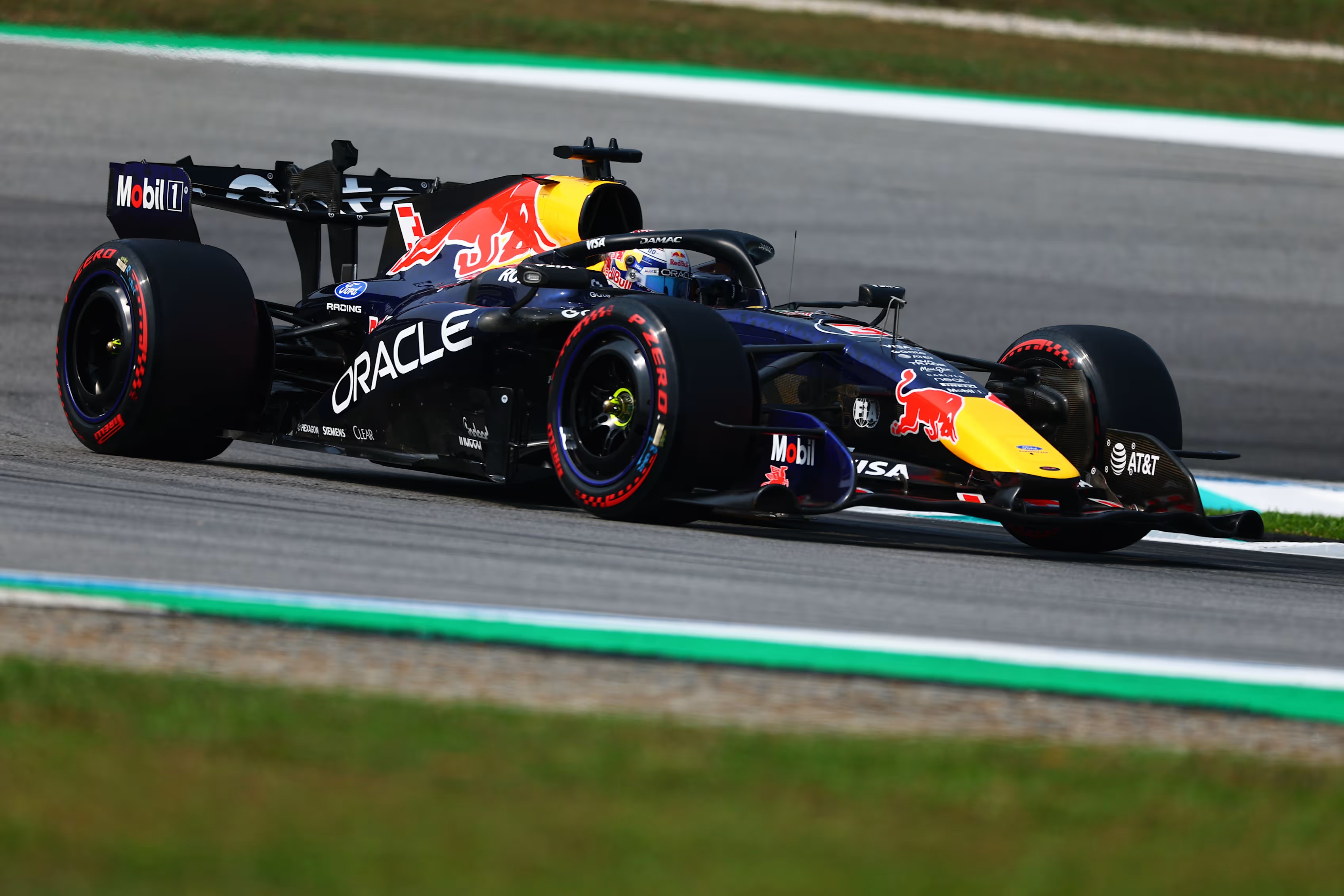 Max Verstappen Rebut Posisi Pole Kualifikasi F1 Bahrain di Malaysia.
