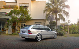 Intip Yuk, Mercedes-Benz C230 Wagon ala Anak Kampus