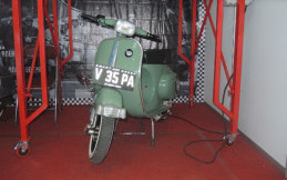 Keren.. Vespa Ini Tidak Pakai BBM Tapi Pakai Tenaga Matahari