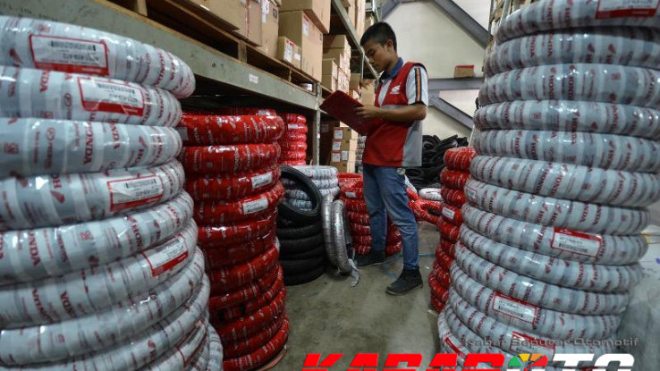 Melihat dari Dekat Gudang Penyimpanan Spare Part Motor Honda  