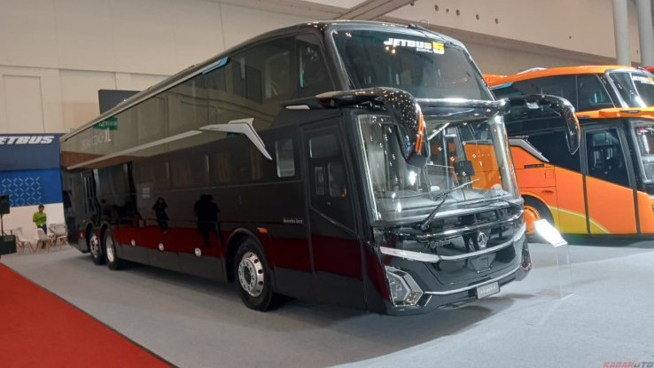 Karoseri Adiputro Pamer Sleeper Bus Jetbus 5 DCXL Rasa Hotel Bintang Lima di GJAW 2025