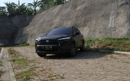 Toyota Corolla Cross Laku 300 Unit, Tipe Hybrid paling Diminati