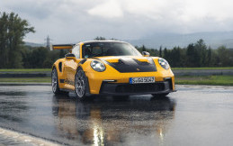 Porsche Gandeng Michelin Bikin Ban Balap Basah Baru, Bisa Kebut-kebutan di Sirkuit Lebih Lama