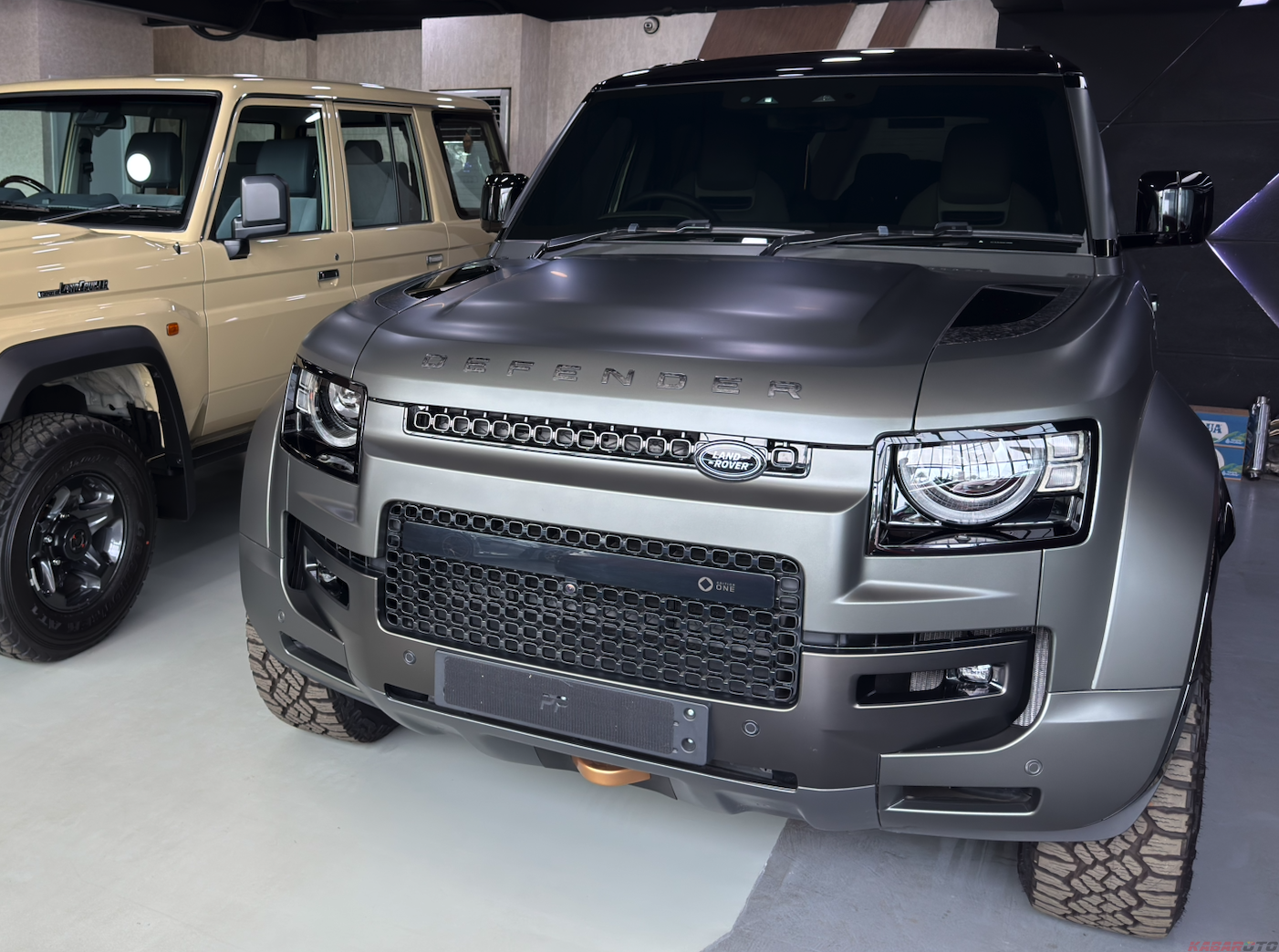 Range Rover Defender Octa Edition One, KabarOto