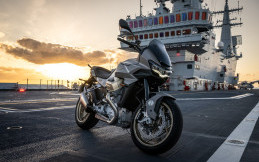 Rp750 Juta, Piaggio Indonesia Resmi Boyong Moto Guzzi V100 Mandello Aviazione Navale ke Tanah Air