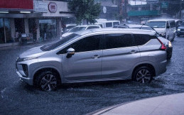 Segini Kecepatan Ideal dan Jarak Pengereman Aman Berkendara Saat Hujan