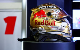 Max Verstappen Gunakan Helm Emas Hingga Akhir Musim