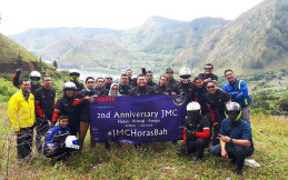 HUT ke-2 Journalist Max Community Telusuri Keindahan Danau Toba