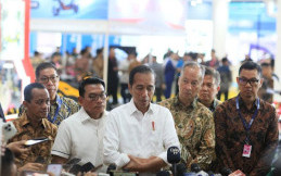 Kunjungi PEVS 2024, Presiden Jokowi Optimis Indonesia Punya Ekosistem Kendaraan Listrik 