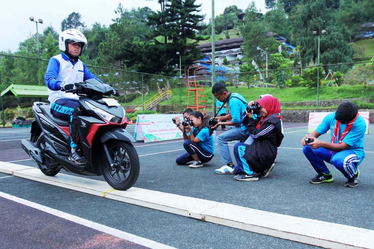 Astra Honda Motor Latih 150 Pelajar Kampanyekan Safety Riding Melalui Blog