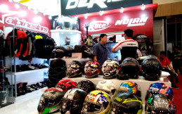 DeRide Beri Promo Menarik untuk Nolan dan Alpinestars Selama GIIAS 2018   