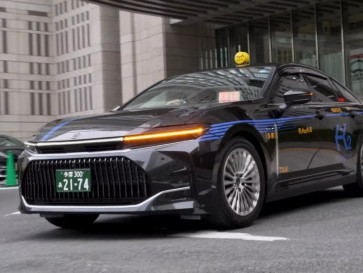 Toyota Crown FCEV Jadi Armada Taksi dan Mobil Polisi di Jepang