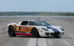 Ford GT Ini Berhasil Pecahkan Rekor Mobil Street Legal Tercepat di Dunia