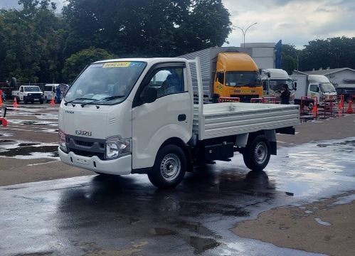 First Drive Isuzu Traga AC, Kabin Lebih Sejuk Performa Tetap Terjaga