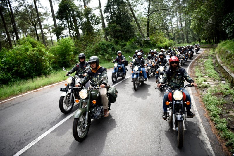 Ridwan Kamil Ajak Ratusan Rider Jambore Royal Enfield Untuk Peduli Lingkungan