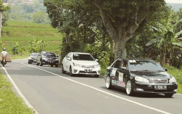 Komunitas Toyota Corolla Altis Gelar Safety Driving Sambil Touring