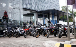 Begini Kalau Komunitas Mobil dan Moge BMW Gabung di Acara Bukber Ramadan