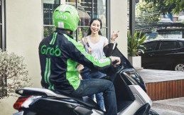 Pengemudi GrabBike Gunakan Jaket Baru, Ada Bendera Merah Putihnya Loh!