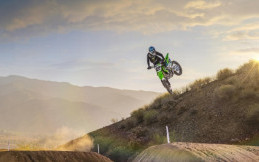 Performa Sangar, Ini Ubahan Baru di Kawasaki KX450 2021